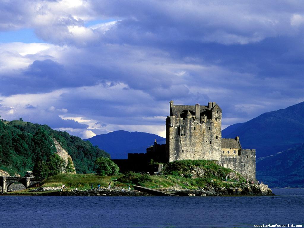 Eilean_Donan_Castle_Loch_Duich_Scotland_1