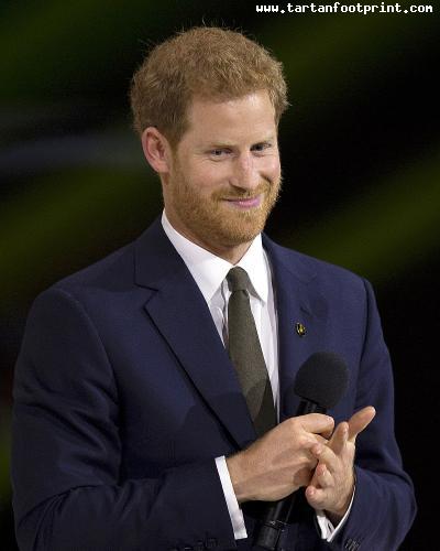 800px-Prince_Harry_at_the_2017_Invictus_Games_opening_ceremony