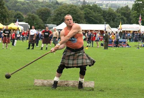 0_my_photographs_scotland_-_pitlochry_games_00851_throwing_the_hammer